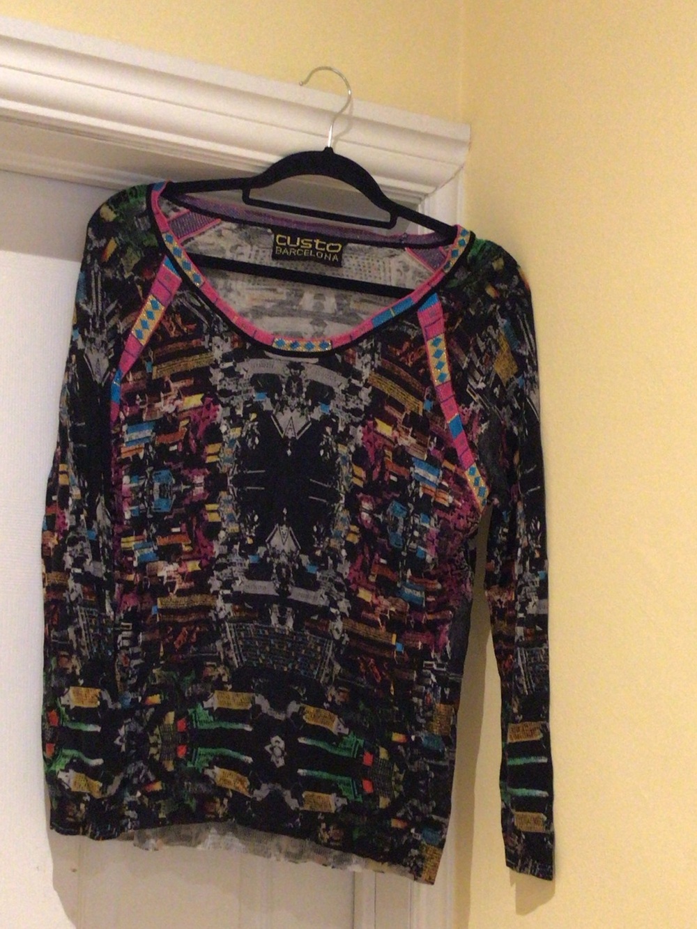 Stunning Custo Barcelona Black Multicolor Abstract Raglan Long Sleeve Top